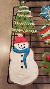 Friday Finds Roundup 11-15-19 Decorated snowman cookies