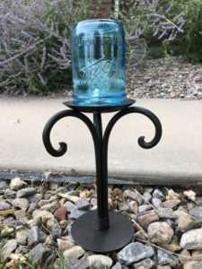 Friday Finds | May 21, 2020 | Mason Jar Solar Sidewalk Lights from Chas the Crazy Creator