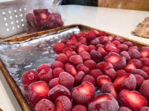 Friday Finds | June 19, 2020 - freezing strawberries