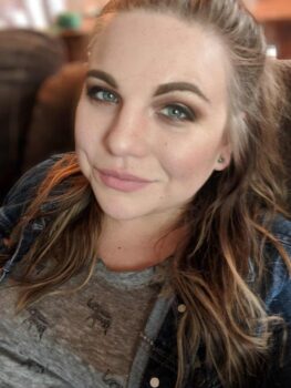 Larissa Mandeville Author Profile image