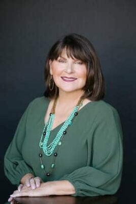 Julia Brewer Daily Author Profile image