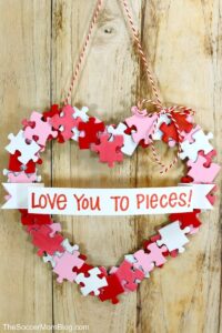 Valentine-Wreath-puzzle pieces image from thesoccermomblog