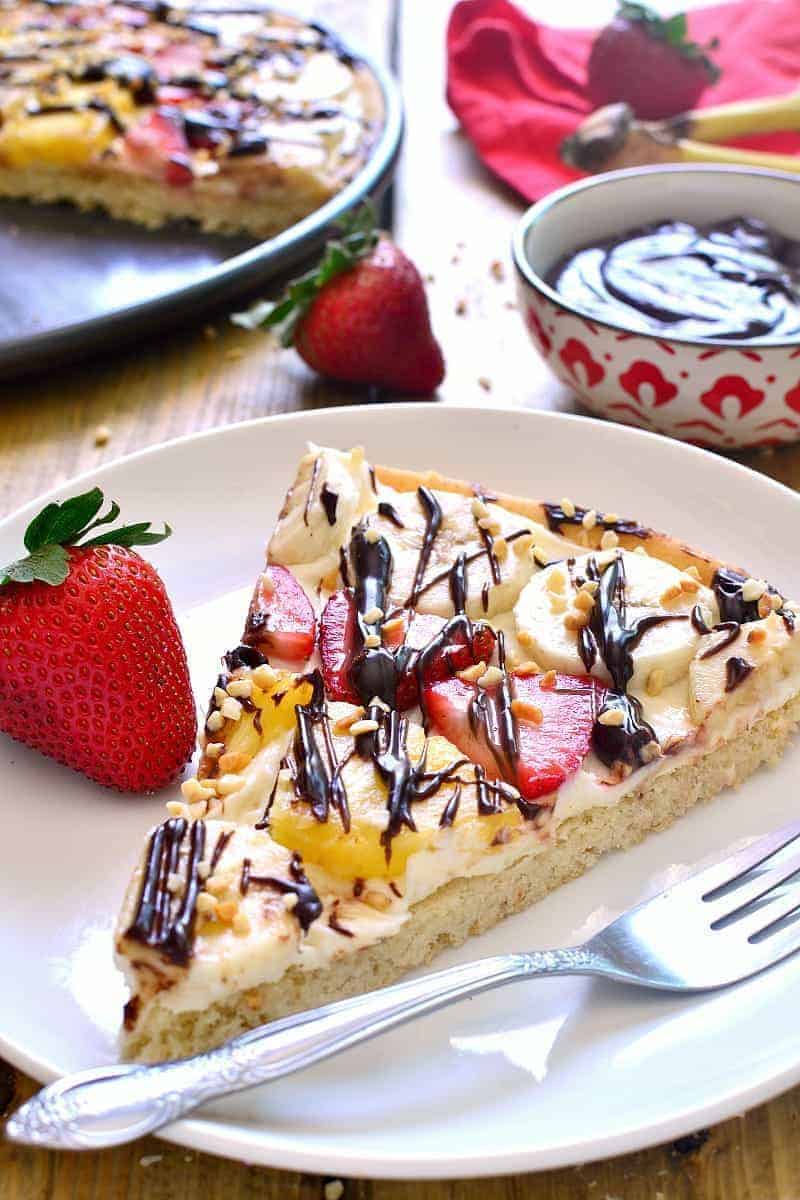 Banana-Split-Fruit-Pizza-slice image