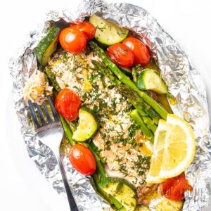 wholesomeyum-baked-salmon-foil-packets-with-vegetables-grill-option-7