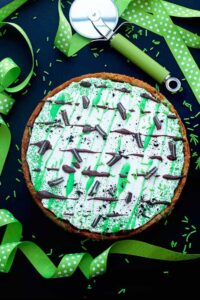 The 17 February 2023 Friday Finds are here with a new Author & Blogger of the Week, Chart-topper books, St. Patrick's Day Recipes & Crafts, and a Blog Roundup. 11 baileys-st.-patricks-day-dessert-pizza-2