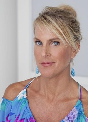 The Five-Star Weekend by Elin Hilderbrand | Book Review | #SummerOnNantucket #FriendshipFiction 4 Elin Hilderbrand author image