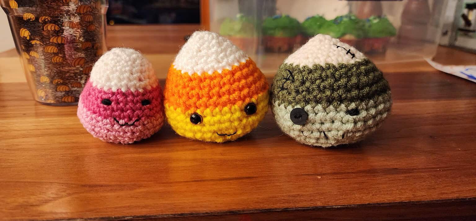 Weekly Friday Finds | 11-08-2024 | Books ~ Crafts ~ Holiday Recipes ~ Indie Authors ~ Trivia Contest 26 Candy Corn Stuffies crochet halloween decor